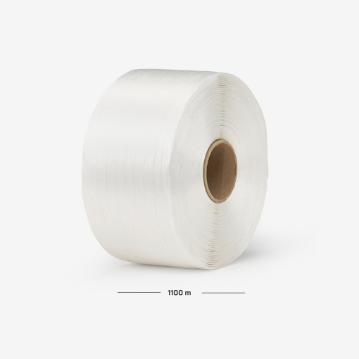 Rolka taśmy poliestrowej o szerokości 13 mm i długości 1100 mb, przeznaczona do zabezpieczania i stabilizacji ładunków.