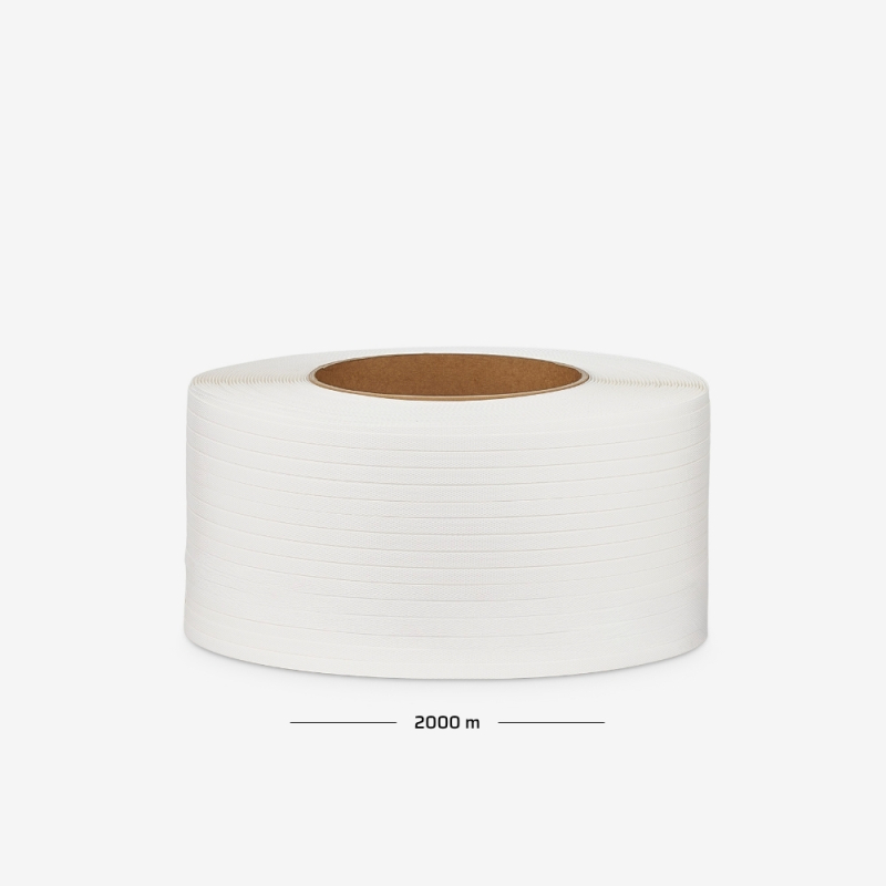 Taśma polipropylenowa w rolce o szerokości 16 mm, grubości 0,6 mm i nawoju 2000 mb, przeznaczona do spinania ładunków.