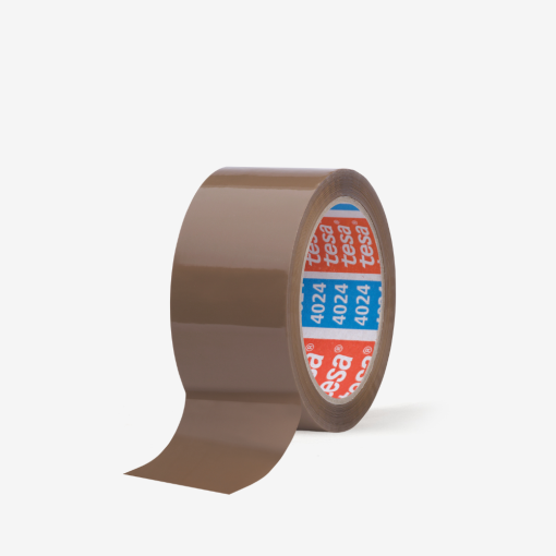 Rolka taśmy pakowej tesa® 4024 w kolorze brązowym, idealna do zaklejania kartonów.