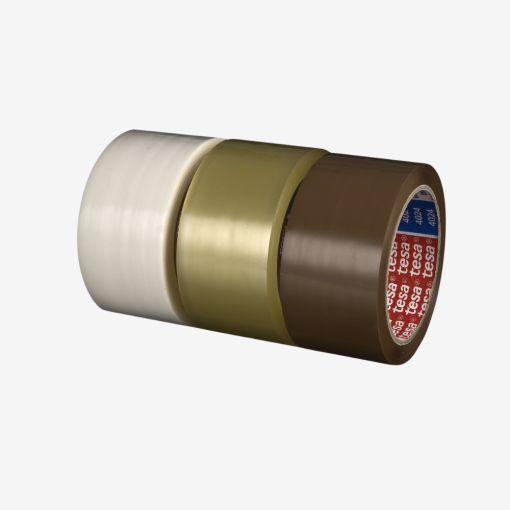 Zestaw taśm pakowych tesa® w kolorze brązowym, białym i transparentnym w różnych długościach i szerokościach.