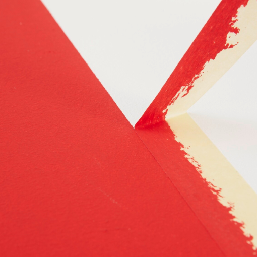 Efekt użycia taśmy maskującej tesa® 4323 – idealnie równa linia po usunięciu taśmy z malowanej powierzchni.