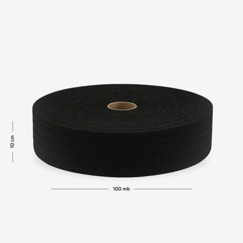 Czarne pasy dylatacyjne o grubości 5mm, zwinięta w rolkę o szerokości 10cm i nawoju 100mb na szarym tle.