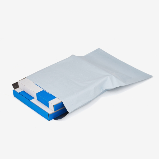 Przedmiot zabezpieczony w foliopak kurierski szary - bezpieczne pakowanie delikatnych przedmiotów.