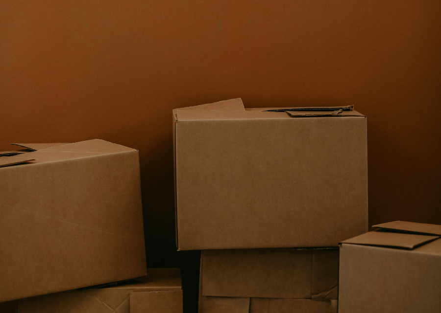 Karton a tektura – czym naprawdę się różnią i jak wybrać odpowiedni materiał?