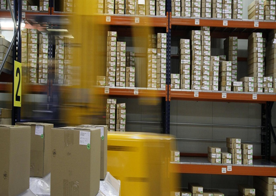 Trwałość opakowań w e-commerce – jak uniknąć reklamacji związanych z uszkodzeniami?